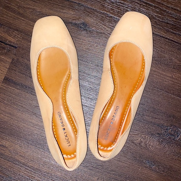 Lucky Brand Scallop Edge Flats - Picture 2 of 3